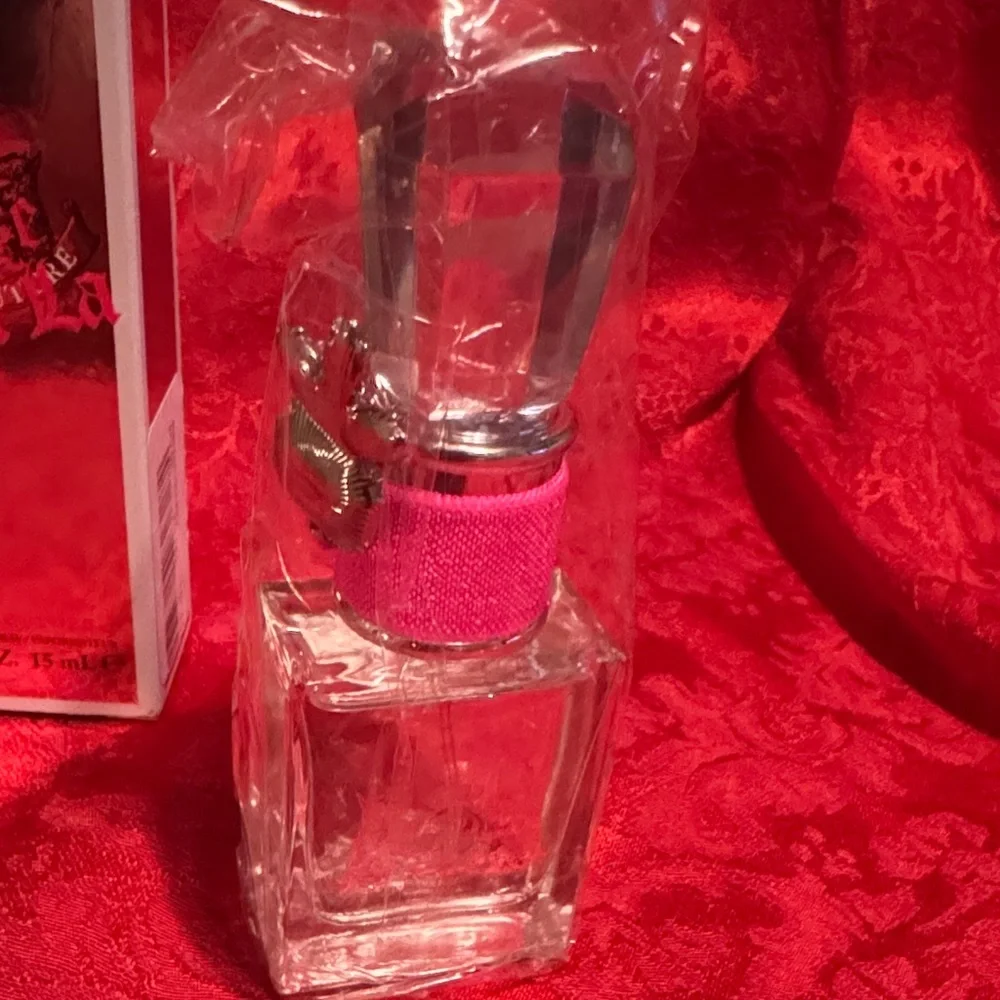 Juicy Couture La La Perfume with Pink Accent - Picture 2 of 6